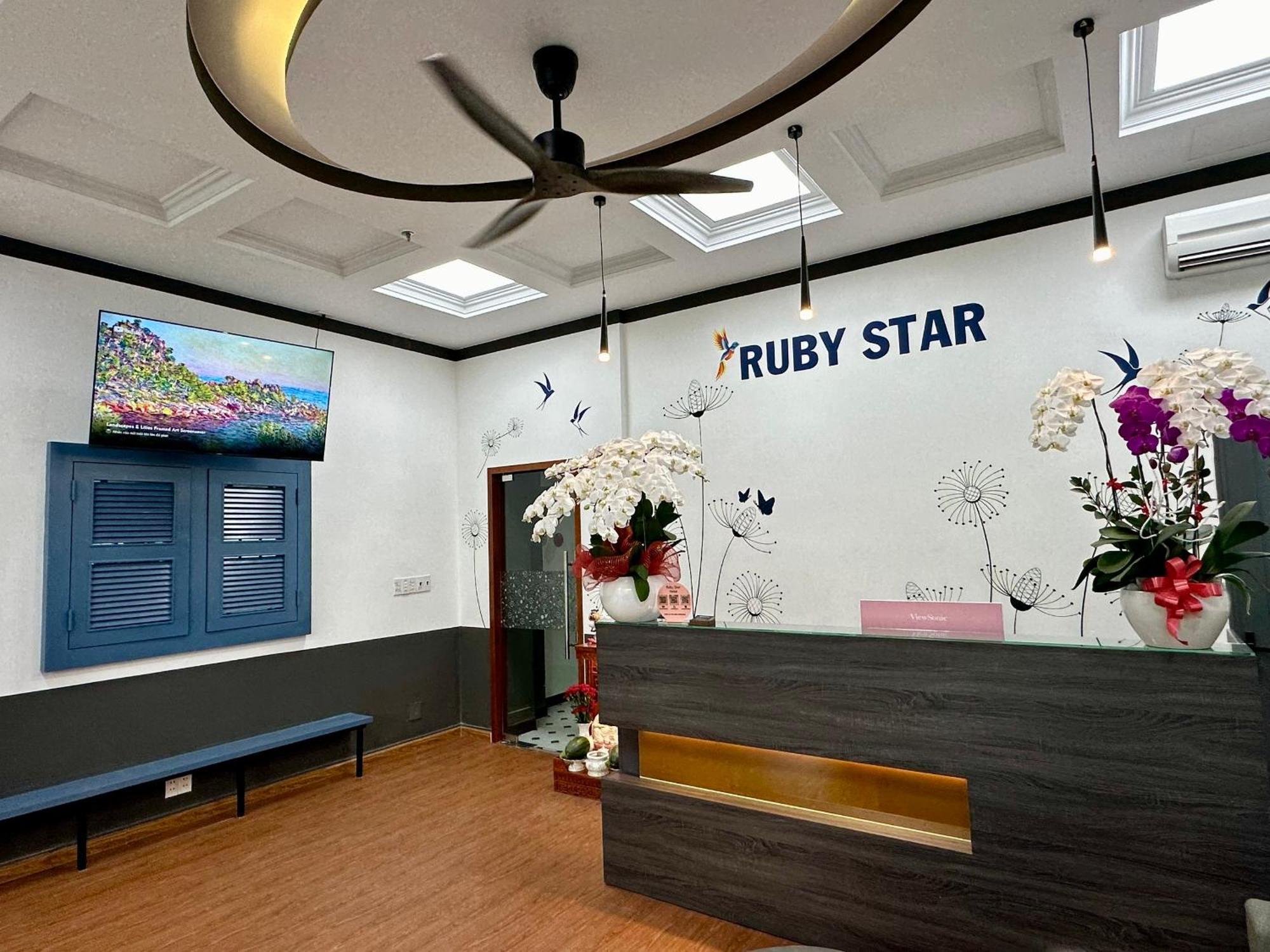 Ruby Star Nam Quoc Cang