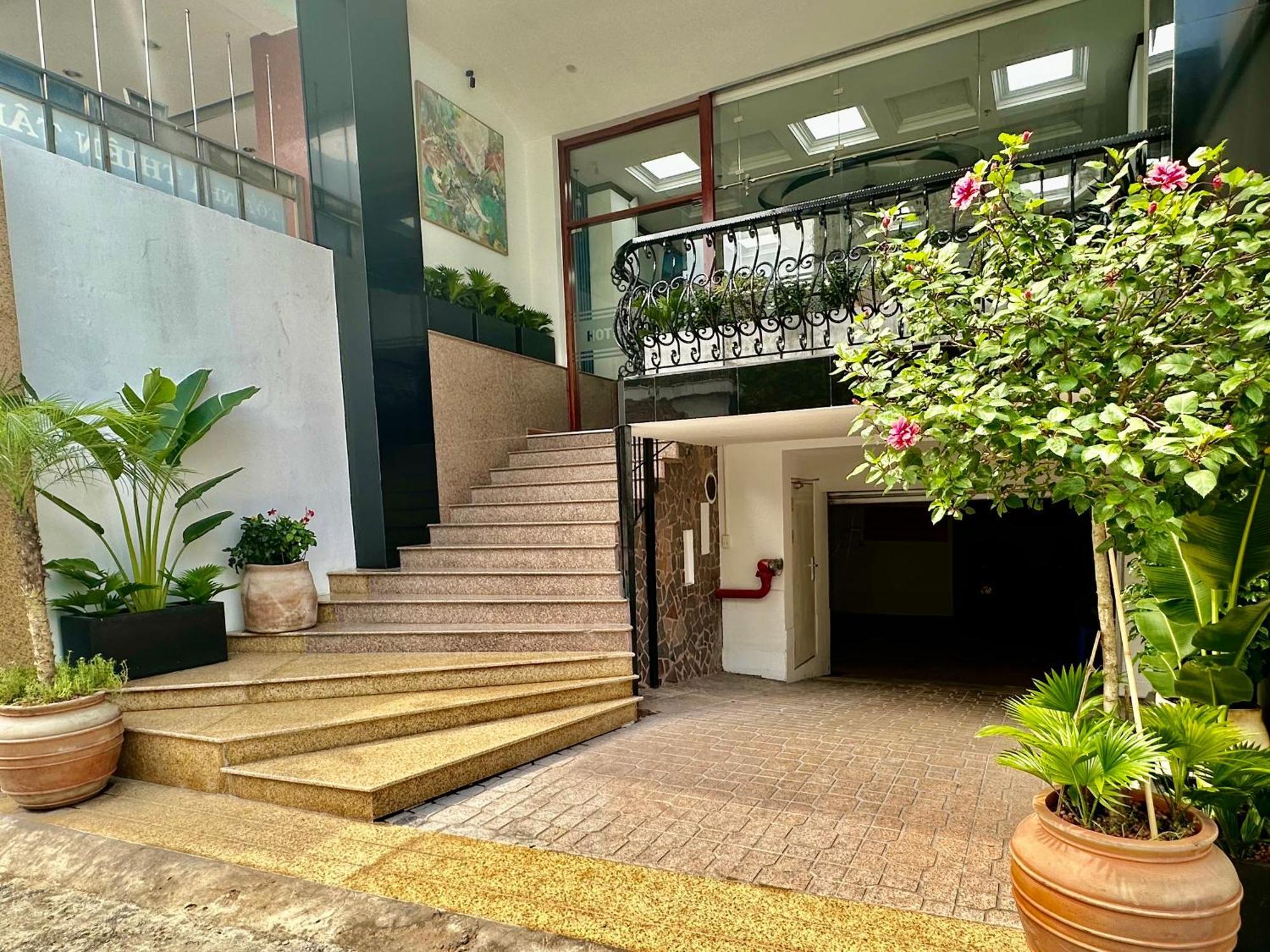 Ruby Star Nam Quoc Cang Hotel