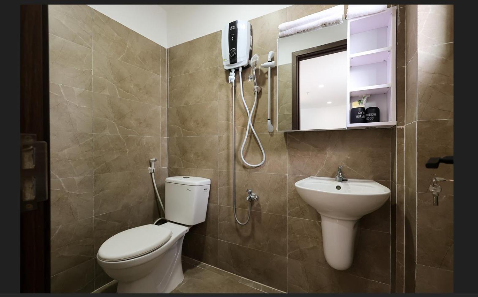 Ruby Star Nam Quoc Cang Hotel